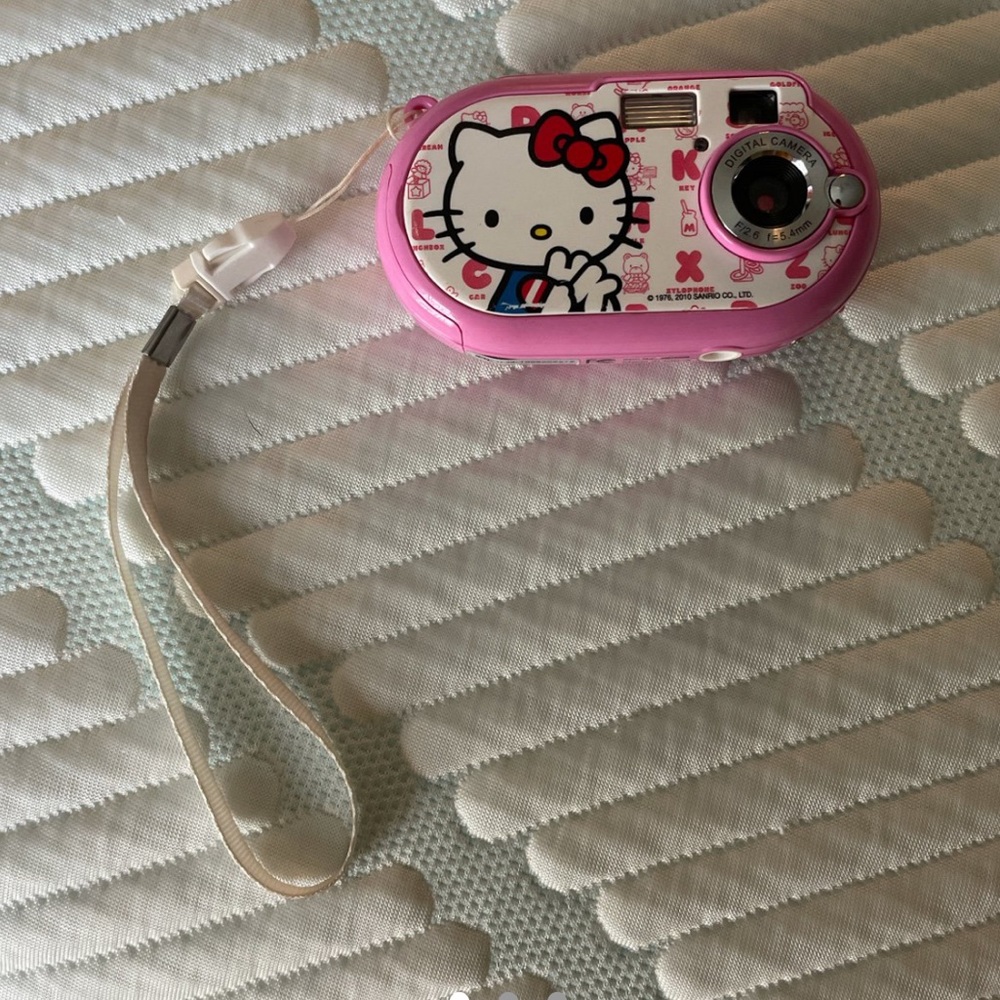 Vintage hello kitty camera
